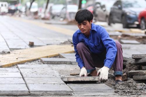 gan 300 tuyen pho o ha noi duoc de xuat cai tao via he