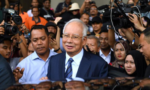 cuu thu tuong malaysia najib hau toa vi toi tham nhung