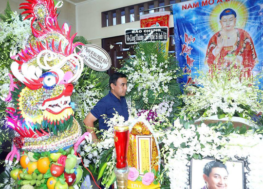 nghe si anh vu ve que nha trong tinh thuong qua lon cua cong chung