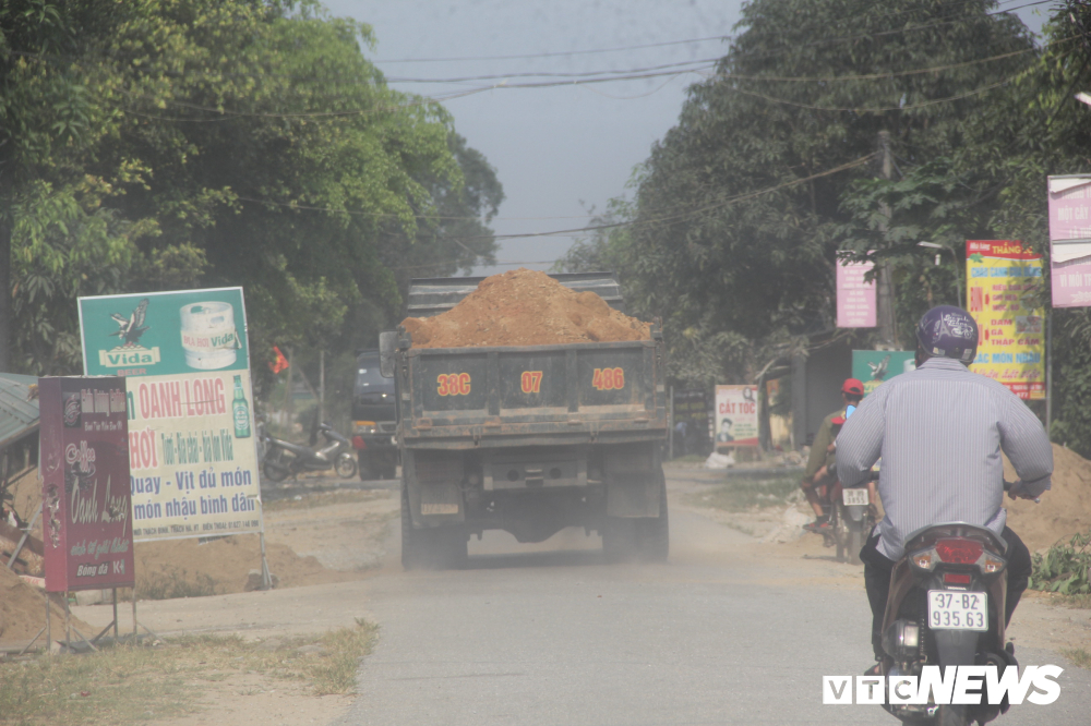 xa vuot mat tinh tu y thue may khai thac dat trai phep o ha tinh