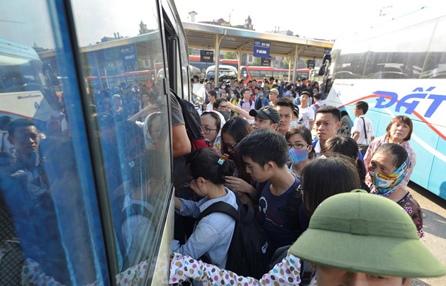 xe khach giuong nam bien so thanh hoa phong am am nguoc chieu tren quoc lo 1