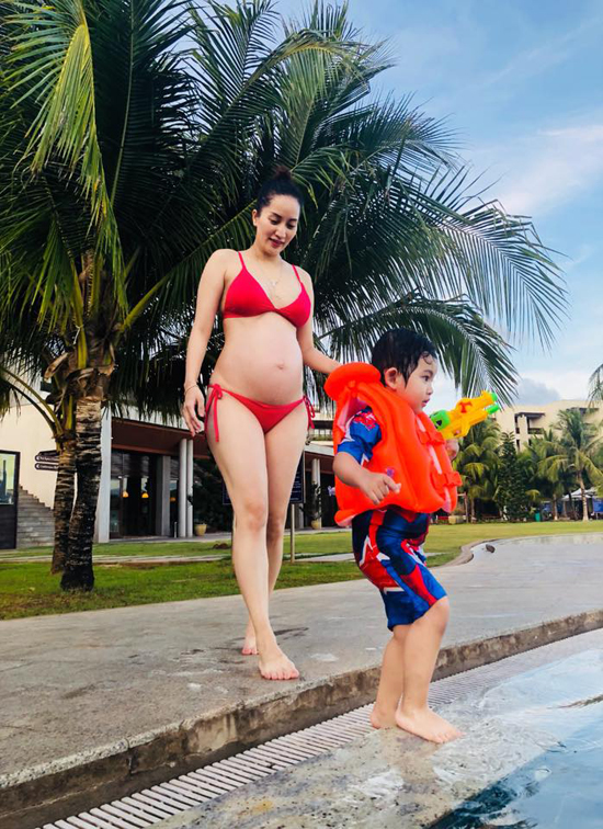 bau 8 thang van mac bikini khong ai quyen ru hon khanh thi