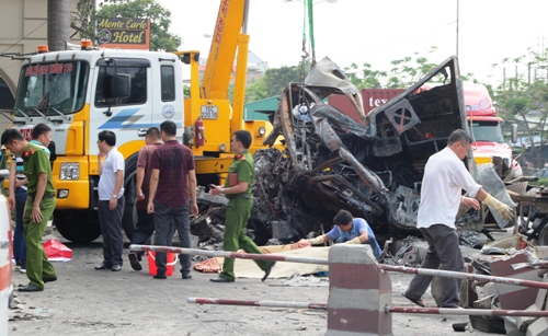 hai xe container doi dau o hai phong hai nguoi chet