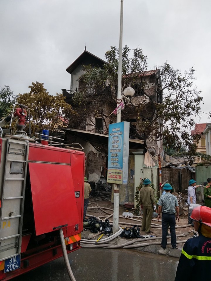 lua boc ngun ngut thieu rui biet thu o chan cau vinh tuy ha noi