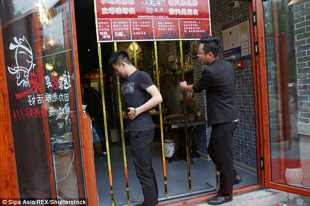 nha hang tq giam gia dac biet cho khach dang thon tha