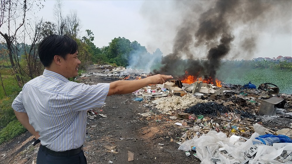 bac ninh hang tan rac thai day dien thiet bi dien tu do ra bai rac moi ngay