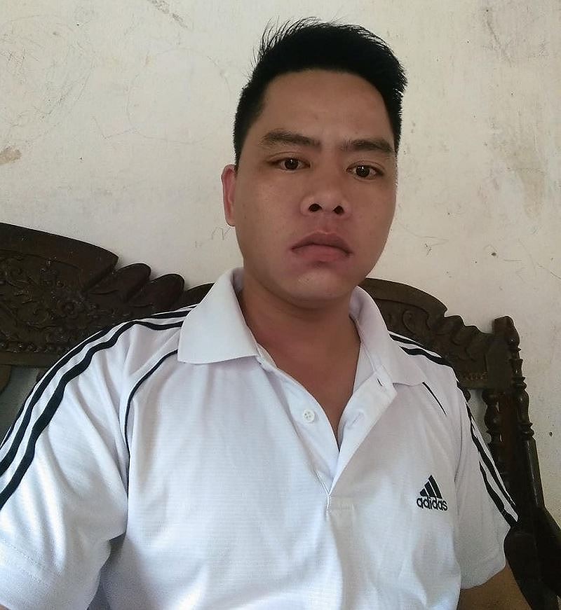 co giao noi hoc sinh giat minh tu choc tay vao mat phu huynh buc xuc