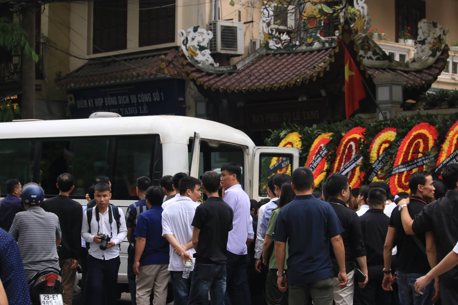 rat dong nghe si dau don tien dua nan nhan vu tai nan ham kim lien