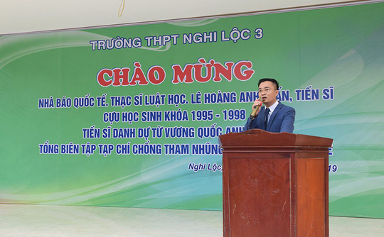 the nha bao quoc te cua le hoang anh tuan gia chi hon 4 trieu dong