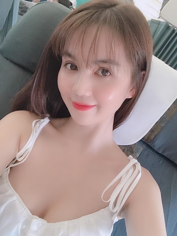 ngoc trinh khoe vong 1 nong bong tung clip tre dep nhu gai 18