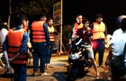 mot phu nu bi nuoc cuon tu vong giua pho