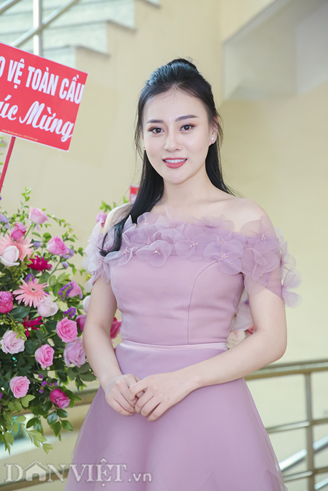 anh quynh bup be xuat hien rang ro ben chi nguyet thao mai
