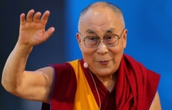 dalai lama xin loi sau phat ngon ve nhan sac cua nguoi ke nhiem