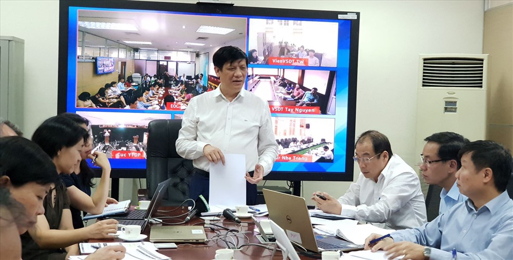 phong tranh ebola xam nhap bo y te yeu cau khan ap dung giam sat than nhiet tai san bay