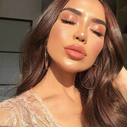 Gái Tây đua nhau theo mốt da bóng loáng gai tay dua nhau theo mot da bong loang soi guong duoc