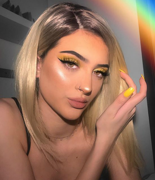 Gái Tây đua nhau theo mốt da bóng loáng gai tay dua nhau theo mot da bong loang soi guong duoc