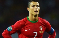 ronaldo nhan an 2 nam tu ngay truoc gio ra san gap tay ban nha