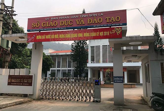 giao vien coi thi tai son la hoa binh ha giang chiu ap luc the nao