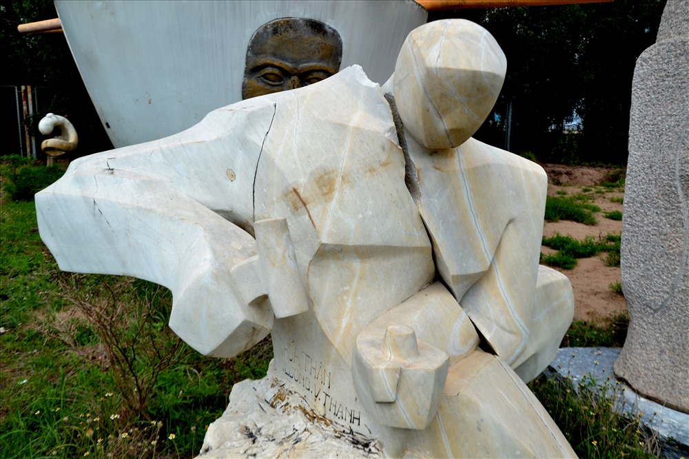 tuong nghe thuat thanh rac dieu khac phon thuc duoc dat truoc cua chua