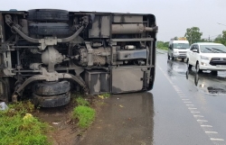 tai sao khong rua kinh chan gio oto sau khi vua di ngoai troi nang