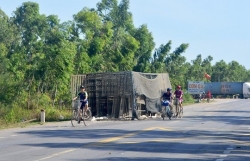 thuyen danh ca tren song dong nai bi lat 1 nguoi thiet mang