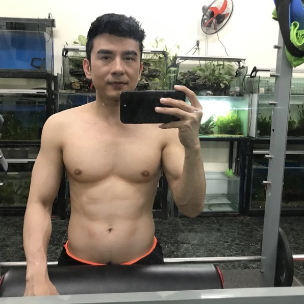 dan truong 43 tuoi body van nhu trai trang khien fan nu phai bat den