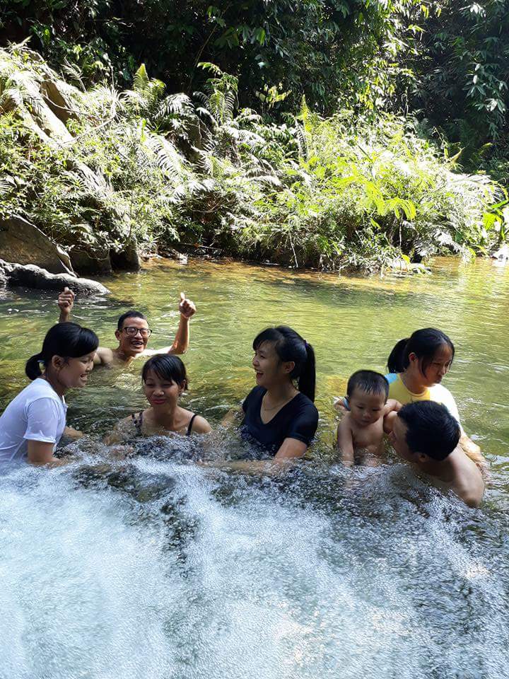 chao lua mien trung keo nhau vao hang ngam suoi ca ngay