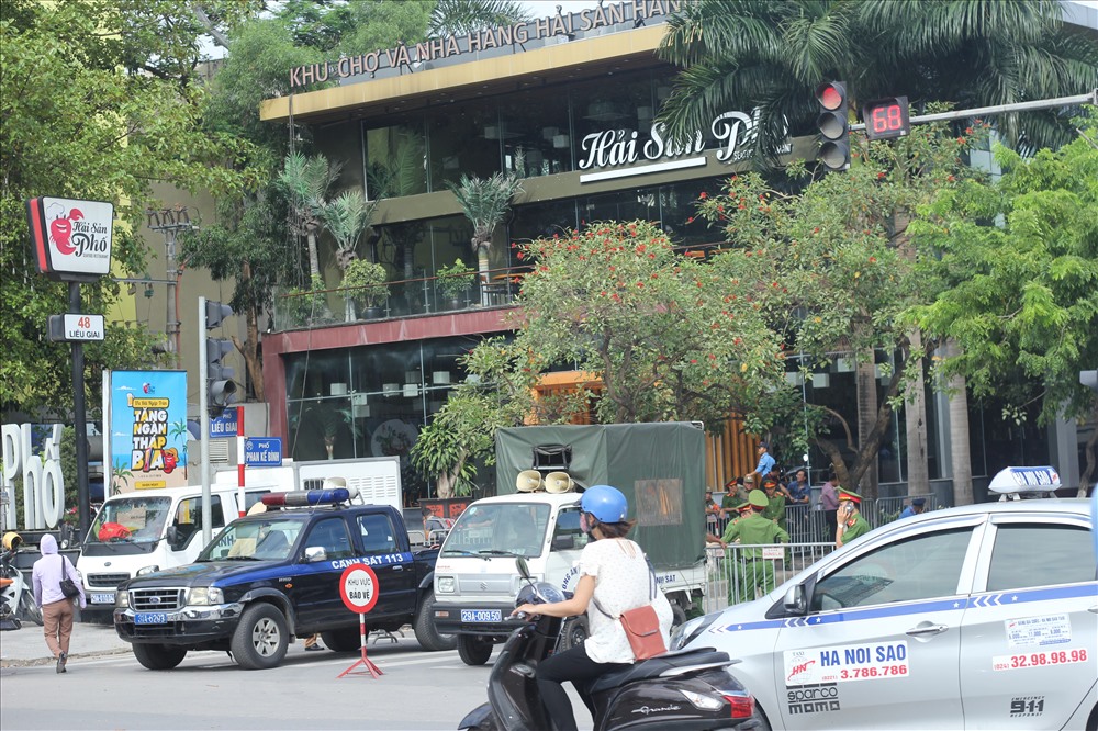 ha noi don dep cong trinh khong phep tren pho phan ke binh