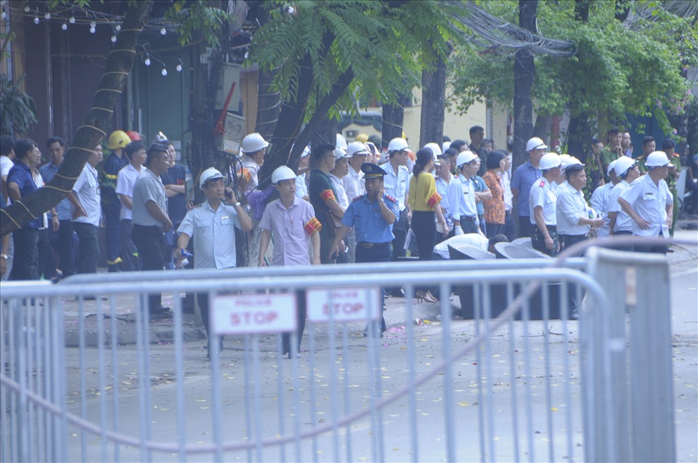 ha noi don dep cong trinh khong phep tren pho phan ke binh