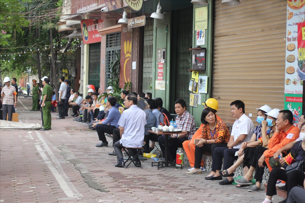 ha noi don dep cong trinh khong phep tren pho phan ke binh