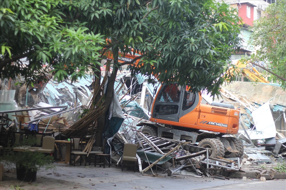 ha noi don dep cong trinh khong phep tren pho phan ke binh