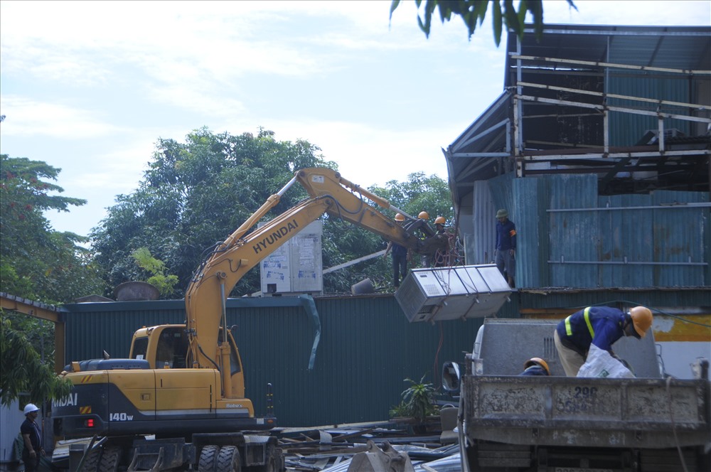 ha noi don dep cong trinh khong phep tren pho phan ke binh