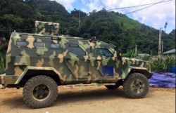 xe chien dau trung quoc vu trang tan rang nhung bi che vo dung