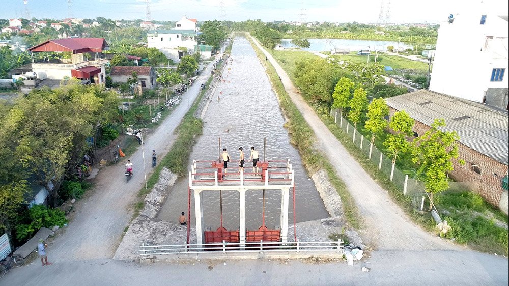 anh nang nong nhu rang dan ha noi ru nhau ra bai tam mien phi giai nhiet