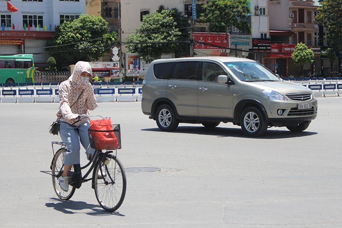 nang nong tren 40 do o ha noi tam chuc lan nguoi nhin an vi khong chiu noi