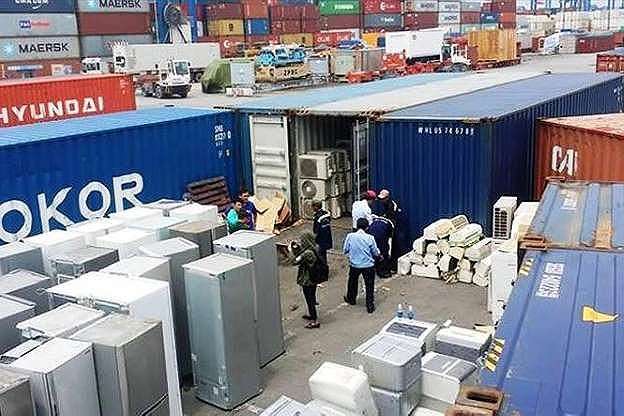 cang bien viet nam don u hang van container phe lieu