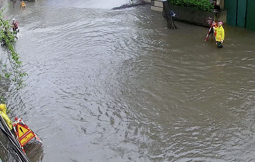 ha noi mua lon nhieu tuyen pho ngap sau