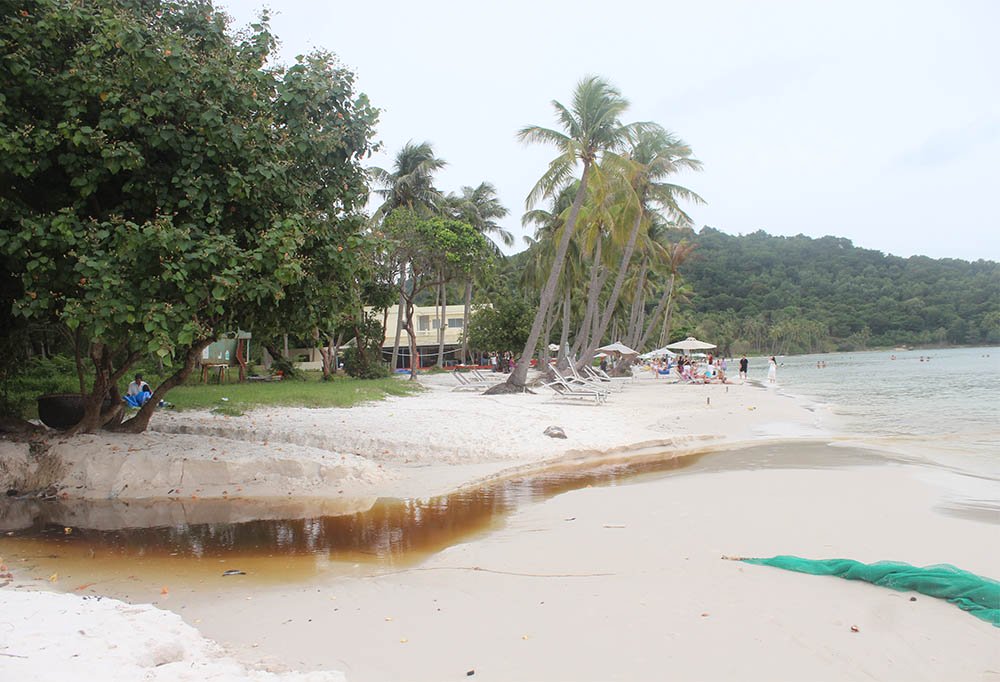 dong nuoc den ngom xuat hien tai bai bien dep nhat phu quoc