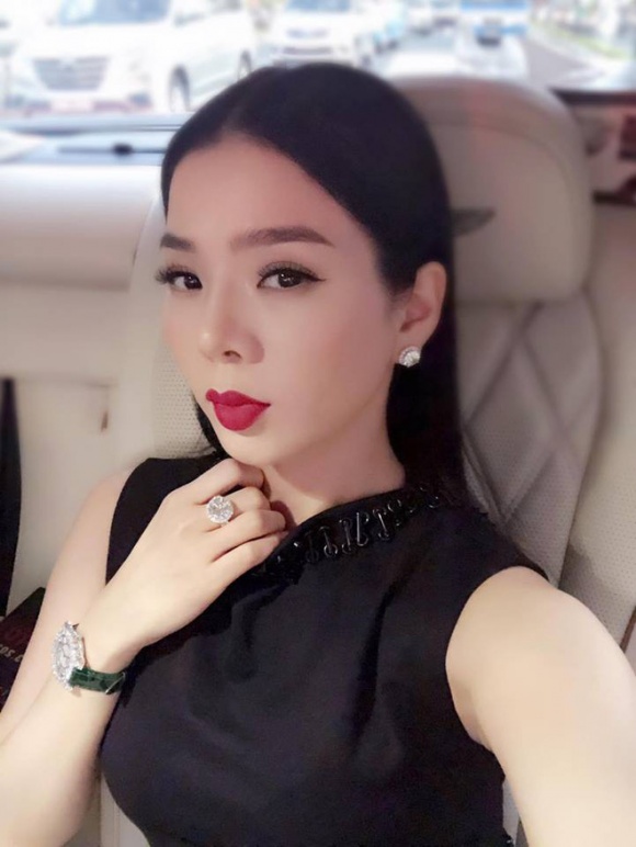 bat ngo voi anh ao tam goi cam nhu gai 18 cua nu hoang bolero le quyen