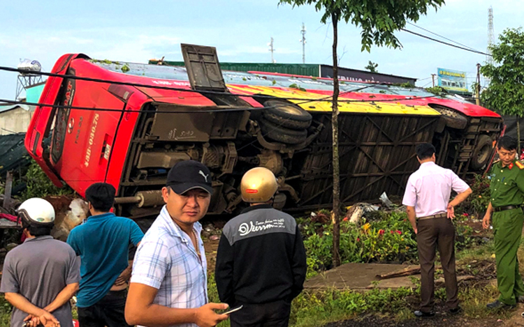 oto giuong nam lat o dak lak nu hanh khach tu vong