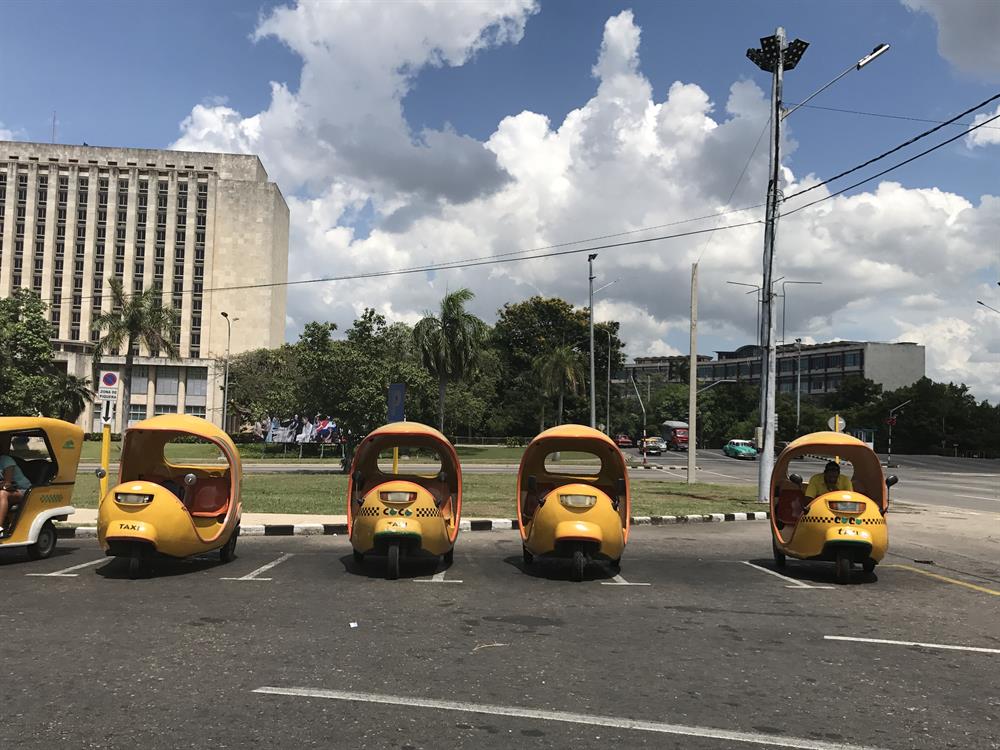 man nhan voi taxi qua dua hang doc chi co o cuba