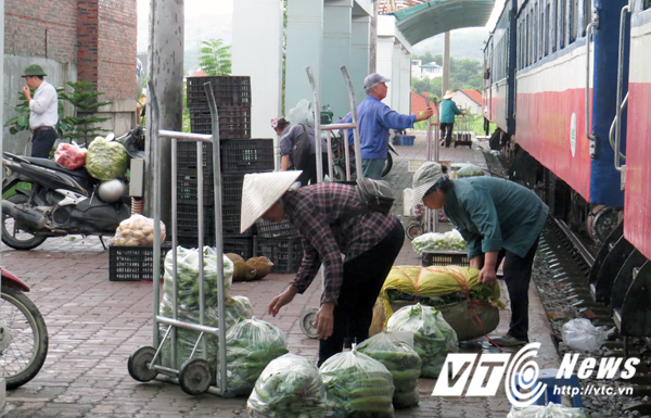 nha ga hon 1500 ty dong phuc vu 1 chuyenngay nhan vien di lam 80km luong hon 2 trieu dongthang