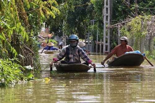 ha noi tat ta chay lu