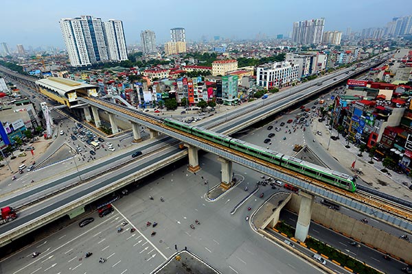 dong dien chay thu tau tren cao luu y nguoi dan xam nhap trai phep