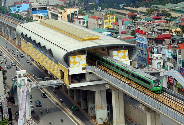 dong dien chay thu tau tren cao luu y nguoi dan xam nhap trai phep