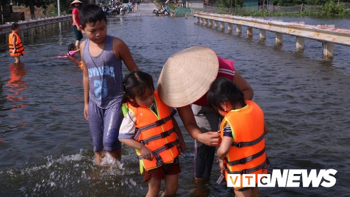 ngap lut lich su o ha noi dan do xo ra tinh lo boi giai nhiet