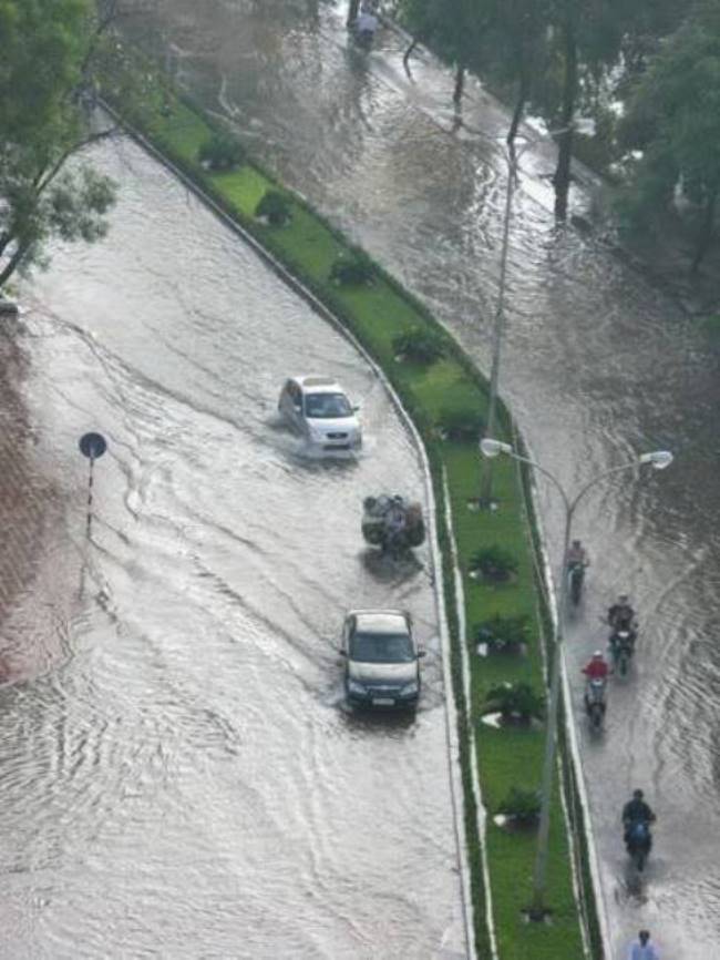 Ảnh trận lụt lịch sử năm 2008 ở Hà Nội: 10 năm nhìn lại vẫn choáng anh tran lut lich su nam 2008 o ha noi 10 nam nhin lai van choang