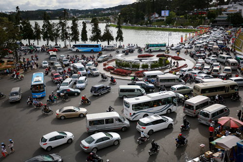 da lat de xuat xay dung bai dau xe 7 tang giua trung tam