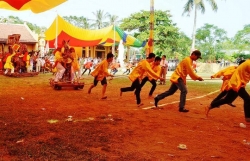 hai phong tham dao cat ong khach du lich bi ep mua ve vinh lan ha