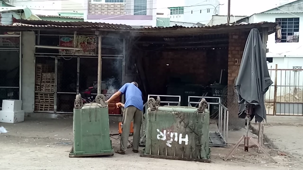 da nang cho trong khu dan cu rac thai am anh nguoi dan